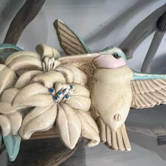 Set of three vintage Burwood MCM hummingbirds and floral hangings. - Picture 2 of 10